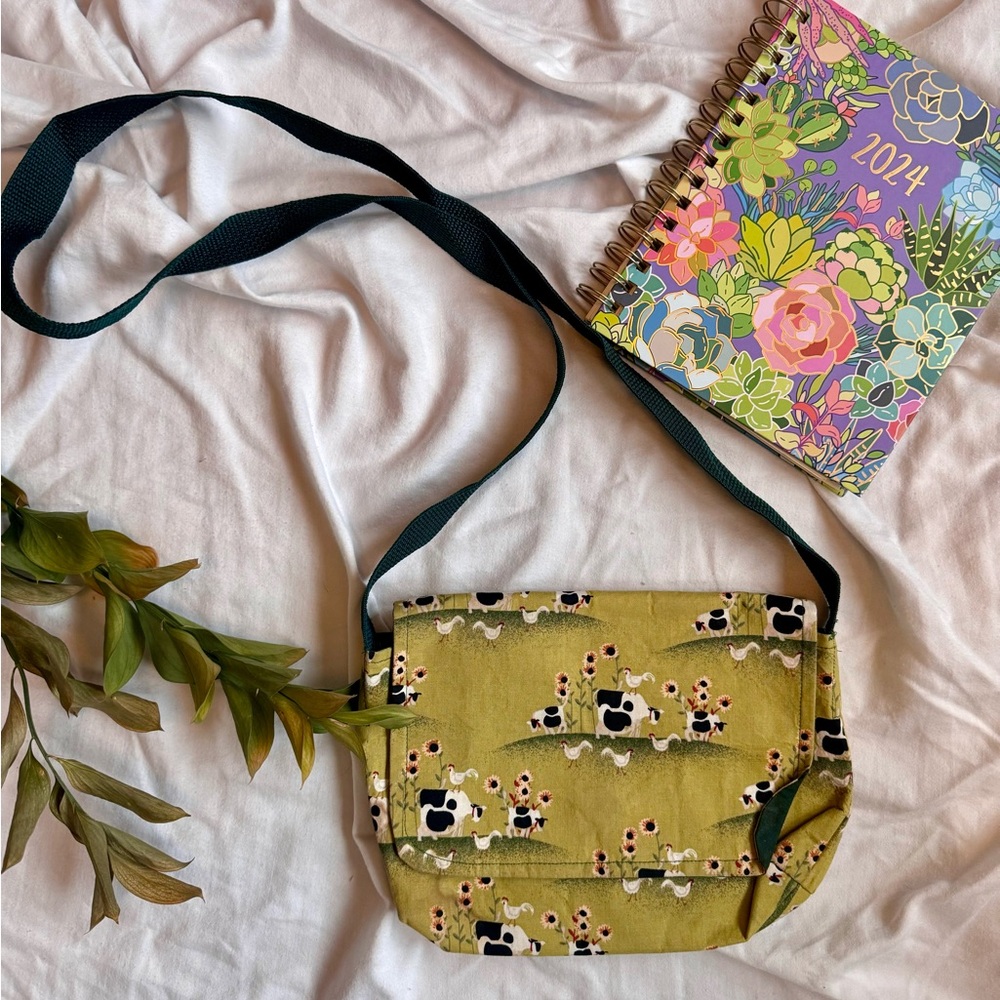 Cow farm crossbody
